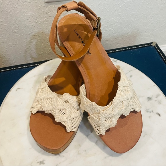 NWOT Lucky Brand Wooden Crochet Ankle Buckle Platforms Size 10 - Picture 3 of 11